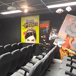 La salle de projection : un équipement qui permet aux lycéen.ne.s d'animer d'autres projets : club cinéma, festival, etc