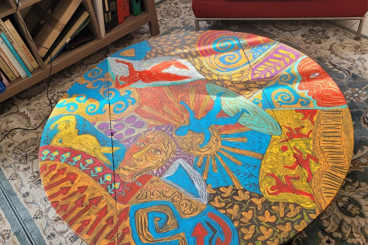 Delirious round table - (2023) 112 cm diamètre 32 cm hauteur Acrylique sur table en bois - Bruno Lassalle 