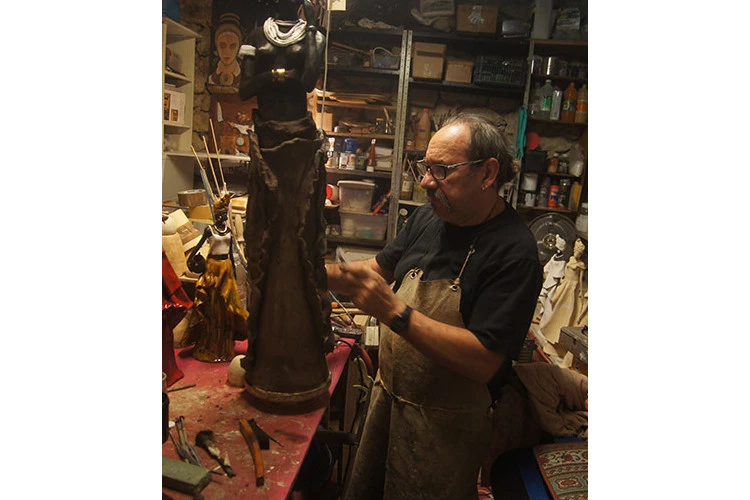 lionnet - Sculpture en grès, hauteur 120 cm, 2021 - photo Anita Lionnet 