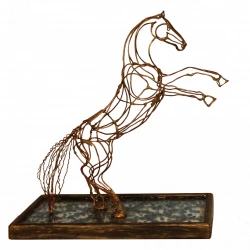 Cheval cabré. - Fil de cuivre.