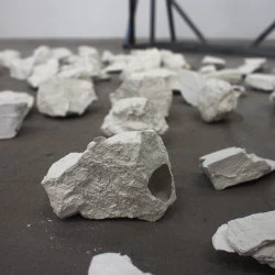 Phonolythe - Phonolythe, rotomoulage, plâtre, 2017