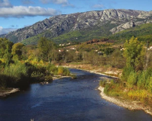 Affiche Traverser le Pays, L'eau un obstacle à franchir