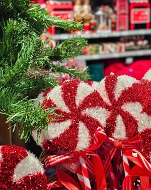 Affiche Les actualités de Noël de Midica et son restaurant Gigiland