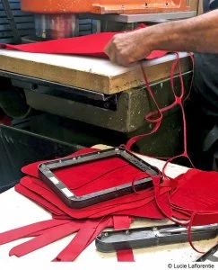 À Graulhet, les artistes s'inspirent et valorisent un savoir-faire ancestral : le travail du cuir.