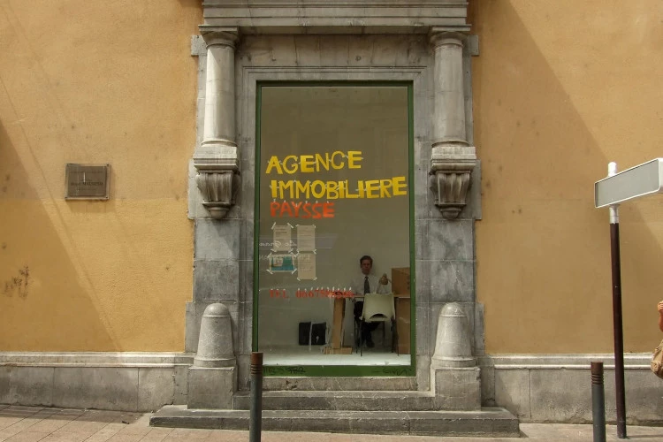 Canet en Roussillon, 2008 - Photographie de la façade de l'agence immobilière. - W.X.Y 