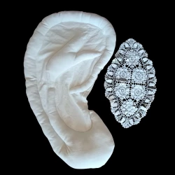 "Les Rouleaux de la Terre Vivante" installation visuelle et sonore autour de 42 poèmes - textile - v.cros 