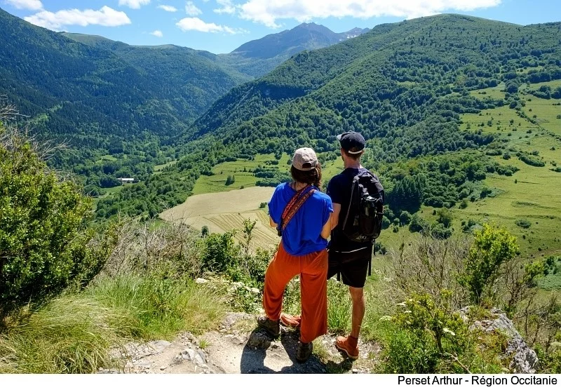 L'Occitanie regorge de terres mythiques ! Les sentiers de Grande Randonnée (GR) permettent aux randonneurs de traverser la région | Château de Montségur (Ariège)