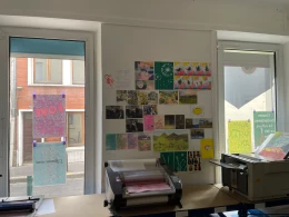 Machines de l'ateliers avec vue sur la rue - <p>Machines de l'ateliers avec vue sur la rue</p> - Chlo·Tour
