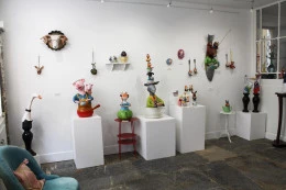 Chez Milie - <p>La salle d'exposition</p> - Emilie Passal
