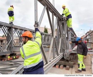 En liaison avec l'Etat et les collectivités concernées, la Région a cofinancé des réparations d'espaces publics et des reconstructions d'équipements et de bâtiments