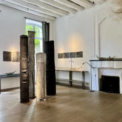 exposition Galerie C Melanson - Groupe de stèles, Barque aux nuages, quatre tablettes