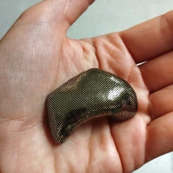 Pépite pour un rêve en cours - Elément textile 4,5 x 2,5 x 1,5 cm - Crédit image Françoise Alquier 