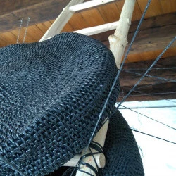 Mettre à son échelle (élement) - Installation — Mettre à son échelle — 2016 — Bois, ficelle polypropylène — - ©J-M de Sauverzac 