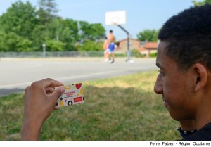 The Youth Card encourages families of high school students to pay for sports licenses.